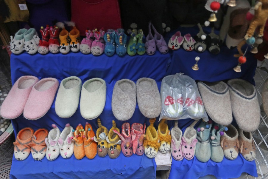 booming-business-nepali-felt-handicraft